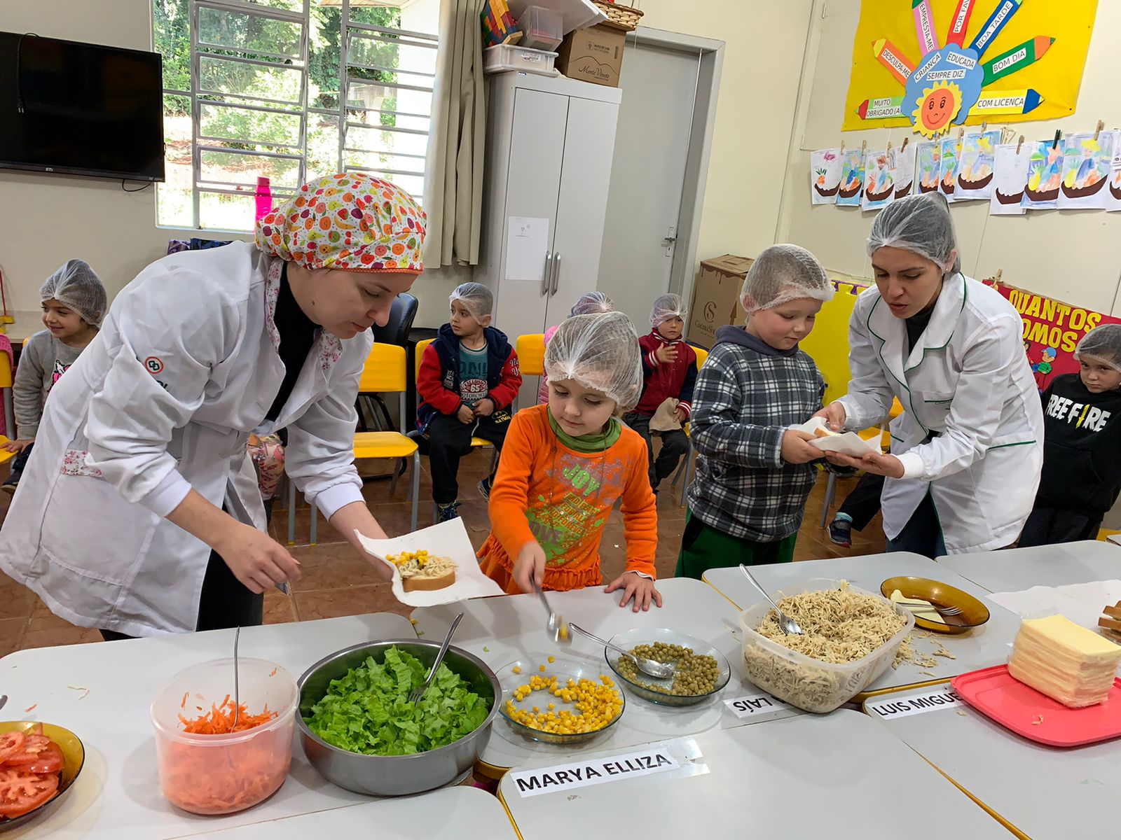Atividade de Educação Alimentar e Nutricional é realizada na escola Mem de Sá
